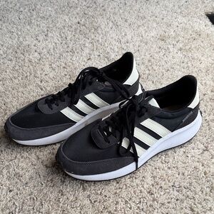 Adidas 🆕 NWT Boost Women’s  Black and Cream Sneakers Size 10